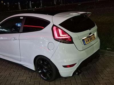 Wit Gebruikt 2009 Ford Fiesta Ghia Hatchback | € 2.000