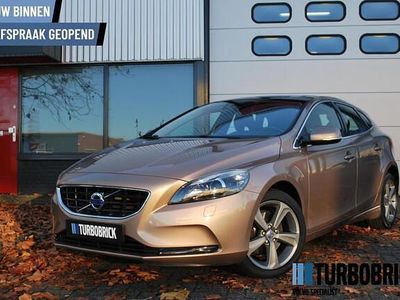 Bruin (metallic) Gebruikt 2014 Volvo V40 Momentum Hatchback | € 12.495 (Iets duurder)