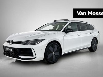 Wit Nieuw 2025 VW Passat Business Stationwagen | € 58.990