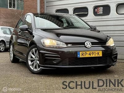 Zwart Gebruikt 2018 VW Golf VII R-line Hatchback | € 12.950 (Eerlijke prijs)