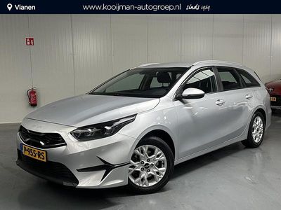 Grijs Gebruikt 2022 Kia Ceed Hatchback | € 19.950 (Eerlijke prijs)
