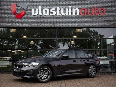 Zwart Occasion 2022 BMW 330e Executive Stationwagen | € 28.950 (Super prijs)