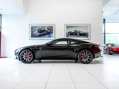 Aston Martin DB11