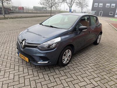Grijs (metallic) Occasion 2018 Renault Clio IV Intens Hatchback | € 8.450