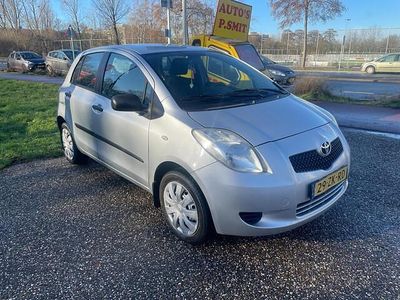 Grijs (metallic) Occasion 2008 Toyota Yaris Hatchback | € 2.250 (Eerlijke prijs)