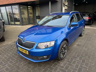 Blauw Gebruikt 2014 Skoda Octavia Stationwagen | € 7.995 (Eerlijke prijs)