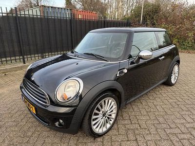 Zwart (metallic) Gebruikt 2010 Mini ONE Hatchback | € 4.950 (Eerlijke prijs)