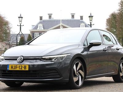 Grijs Gebruikt 2024 VW Golf VIII Business Hatchback | € 25.895 (Eerlijke prijs)