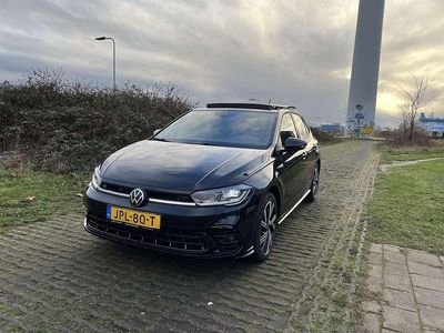 Zwart Occasion 2023 VW Polo R-line Hatchback | € 24.999 (Duur)
