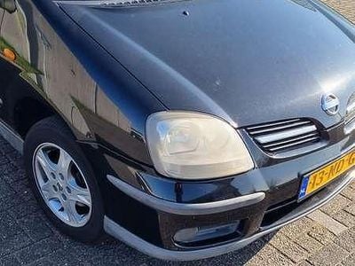 Nissan Almera Tino