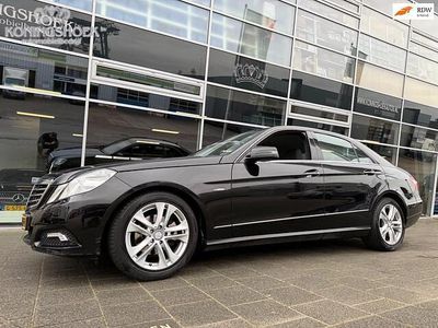 Zwart Occasion 2009 Mercedes E200 Business Sedan | € 11.950 (Iets duurder)