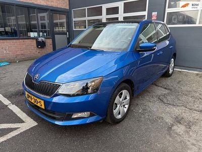 Blauw Occasion 2016 Skoda Fabia Ambition Hatchback | € 9.450 (Goede deal)