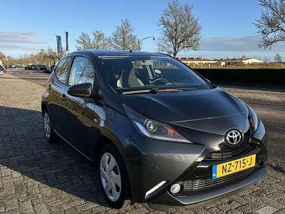 Grijs Occasion 2017 Toyota Aygo X-play Hatchback | € 7.000 (Goede deal)