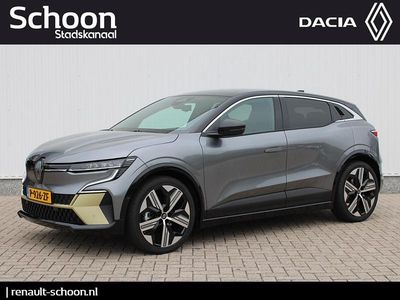 Grijs metallic Occasion 2022 Renault Megane E-Tech Iconic Hatchback | € 32.950 (Duur)