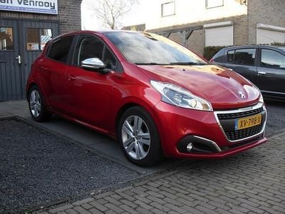 Occasion Peugeot 208 Signature Sky 83 PK (61 kW) 2019 Rood (metallic) Hatchback