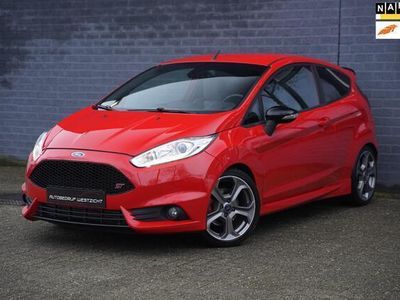 Rood, metallic lak Occasion 2014 Ford Fiesta ST Hatchback | € 9.950 (Iets duurder)
