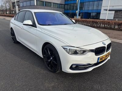 Wit Occasion 2016 BMW 330 Executive Sedan | € 12.500