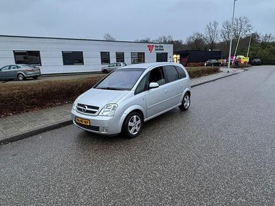 Zilver (metallic) Gebruikt 2004 Opel Meriva Cosmo MPV | € 699 (Eerlijke prijs)