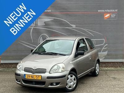 Grijs Occasion 2003 Toyota Yaris Luna Hatchback | € 1.749 (Eerlijke prijs)