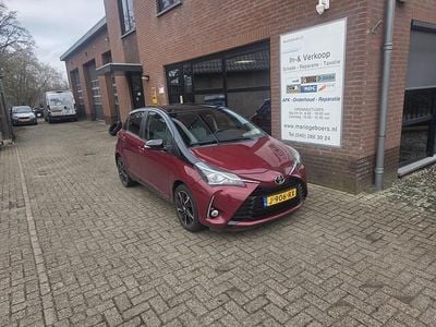 Rood Occasion 2018 Toyota Yaris Hatchback | € 13.500 (Goede deal)