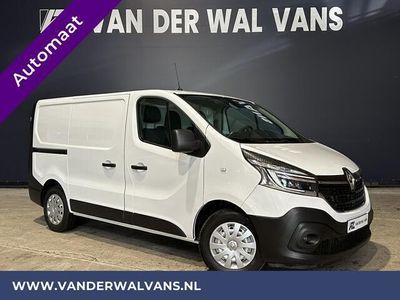 tweedehands Renault Trafic 2.0 dCi 146pk Automaat L1H1 Euro6 Airco | Navigatie | Camera | LED Parkeersensoren, Bijrijdersbank