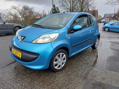 Blauw (metallic) Gebruikt 2006 Peugeot 107 Hatchback | € 1.600 (Iets duurder)