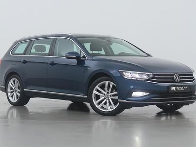 Blauw Gebruikt 2023 VW Passat Elegance Sedan | € 27.600 (Eerlijke prijs)