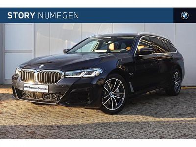 Zwart Occasion 2023 BMW 530e Stationwagen | € 45.900 (Eerlijke prijs)