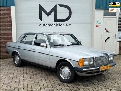 tweedehands Mercedes 200 280 200-280 (W123)/ Schuif dak / Nette auto