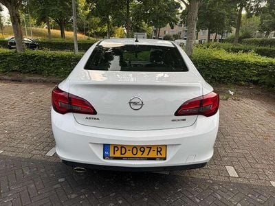 Wit Occasion 2013 Opel Astra Cosmo Sedan | € 7.000 (Duur)