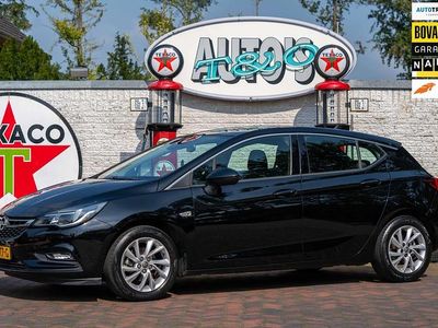 Zwart Gebruikt 2018 Opel Astra Business Hatchback | € 11.950 (Eerlijke prijs)
