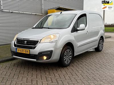 Grijs Gebruikt 2016 Peugeot Partner Premium MPV | € 4.750 (Eerlijke prijs)