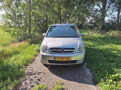 Grijs Occasion 2005 Opel Meriva Essentia MPV | € 1.750