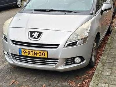Grijs Gebruikt 2011 Peugeot 5008 MPV | € 2.000 (Goede deal)