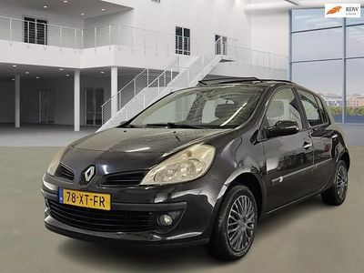 Zwart Gebruikt 2007 Renault Clio II Dynamique Hatchback | € 1.950 (Eerlijke prijs)