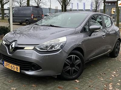 Grijs Gebruikt 2014 Renault Clio IV Authentique Hatchback | € 8.450 (Eerlijke prijs)