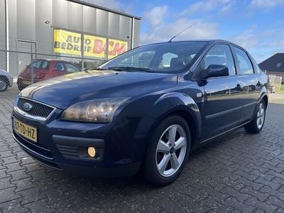 Blauw Gebruikt 2006 Ford Focus Futura Sedan | € 999 (Goede deal)