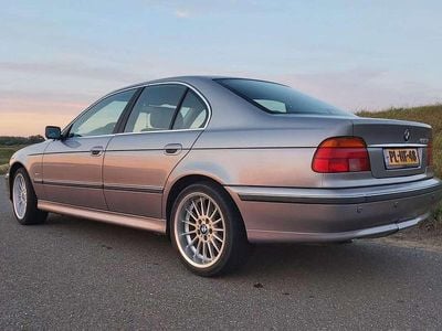 BMW 523