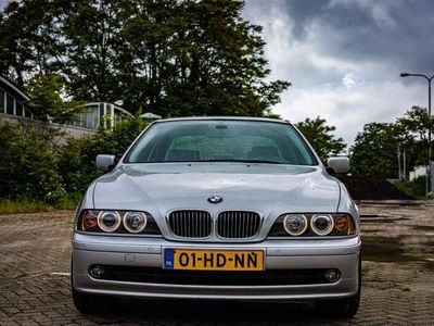 BMW 525