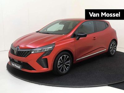 Rood Gebruikt 2025 Renault Clio V Techno Hatchback | € 22.440 (Duur)