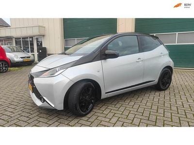 Grijs Gebruikt 2017 Toyota Aygo X-wave Hatchback | € 6.495 (Eerlijke prijs)