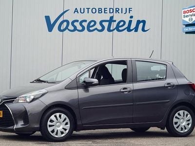 Grijs Gebruikt 2015 Toyota Yaris Hatchback | € 12.800 (Eerlijke prijs)