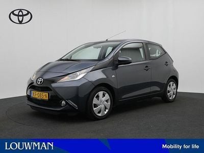 Occasion Toyota Aygo X-play 69 PK (50 kW) 2016 Grijs metallic Hatchback