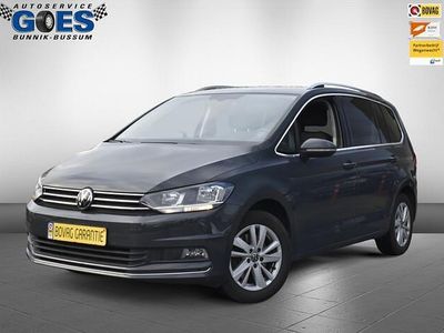Grijs Gebruikt 2021 VW Touran Highline MPV | € 28.940 (Eerlijke prijs)