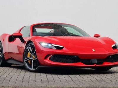 Rood (metallic) Nieuw 2025 Ferrari 296 Cabriolet | € 362.500