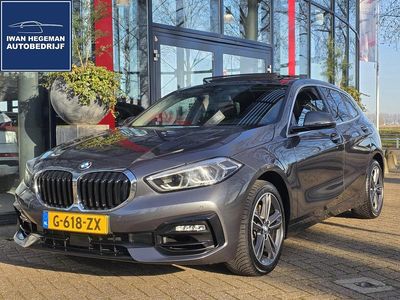 Grijs Occasion 2020 BMW 118 Sport Line Hatchback | € 24.490 (Eerlijke prijs)