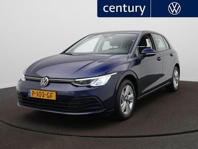 Blauw Occasion 2022 VW Golf VIII Life Hatchback | € 21.795 (Goede deal)