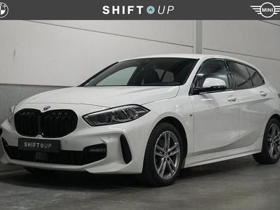 Wit Occasion 2022 BMW 118 M Sport Hatchback | € 25.940 (Eerlijke prijs)