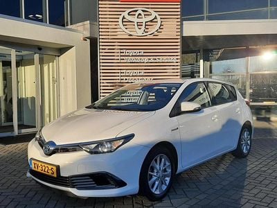 Wit Gebruikt 2016 Toyota Auris Hatchback | € 10.900 (Goede deal)