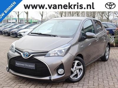 Grijs Occasion 2017 Toyota Yaris Hybrid Trend Hatchback | € 15.499 (Eerlijke prijs)